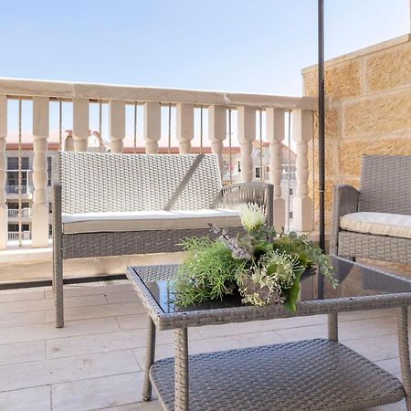 Stylish 1 Bedrooms Parking At City Gate エルサレム エクステリア 写真