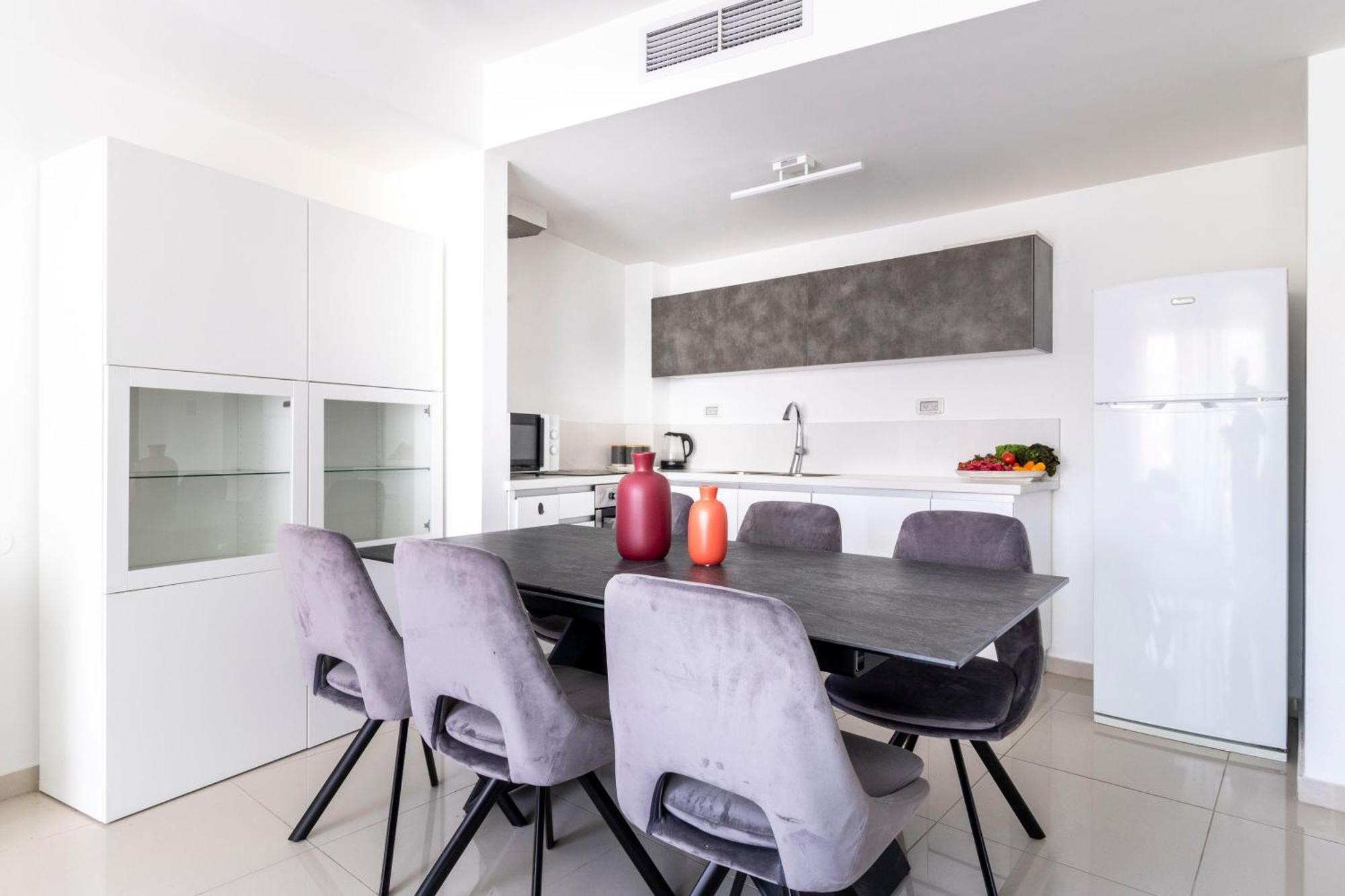 Stylish 1 Bedrooms Parking At City Gate エルサレム エクステリア 写真