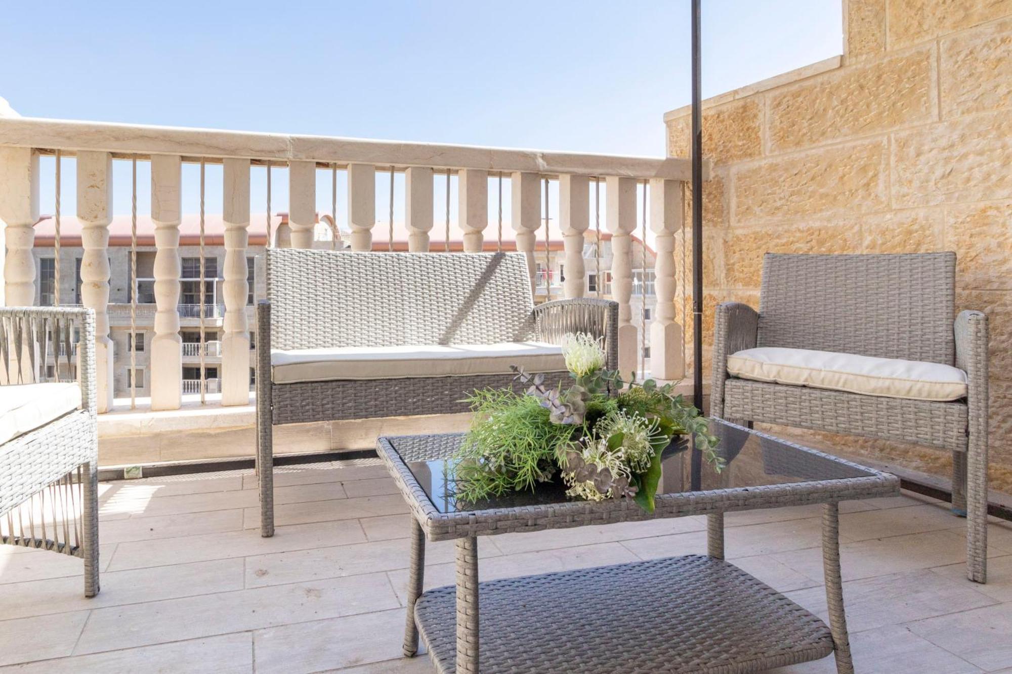 Stylish 1 Bedrooms Parking At City Gate エルサレム エクステリア 写真