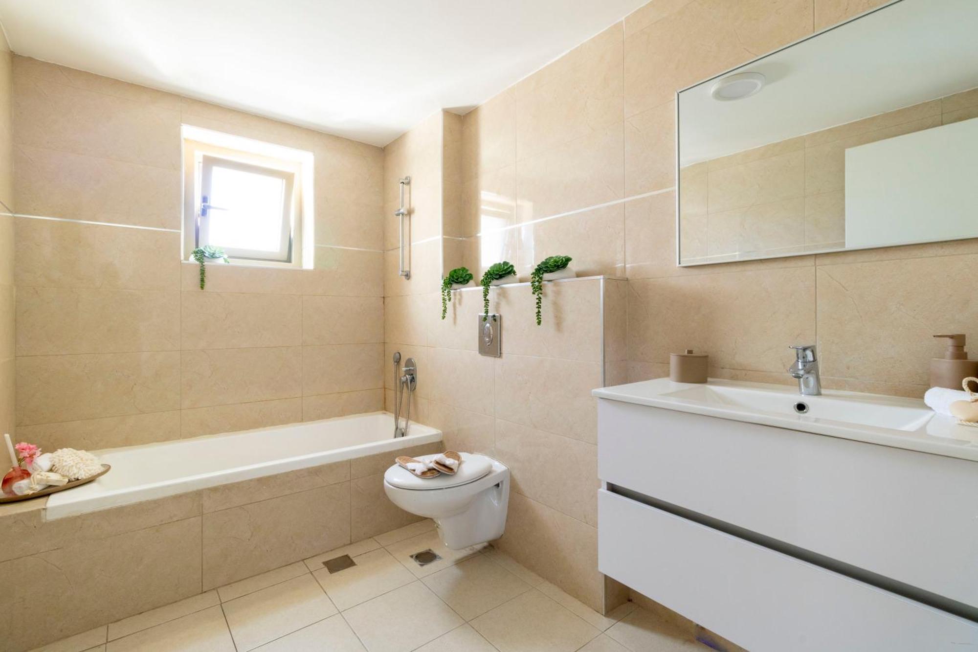 Stylish 1 Bedrooms Parking At City Gate エルサレム エクステリア 写真